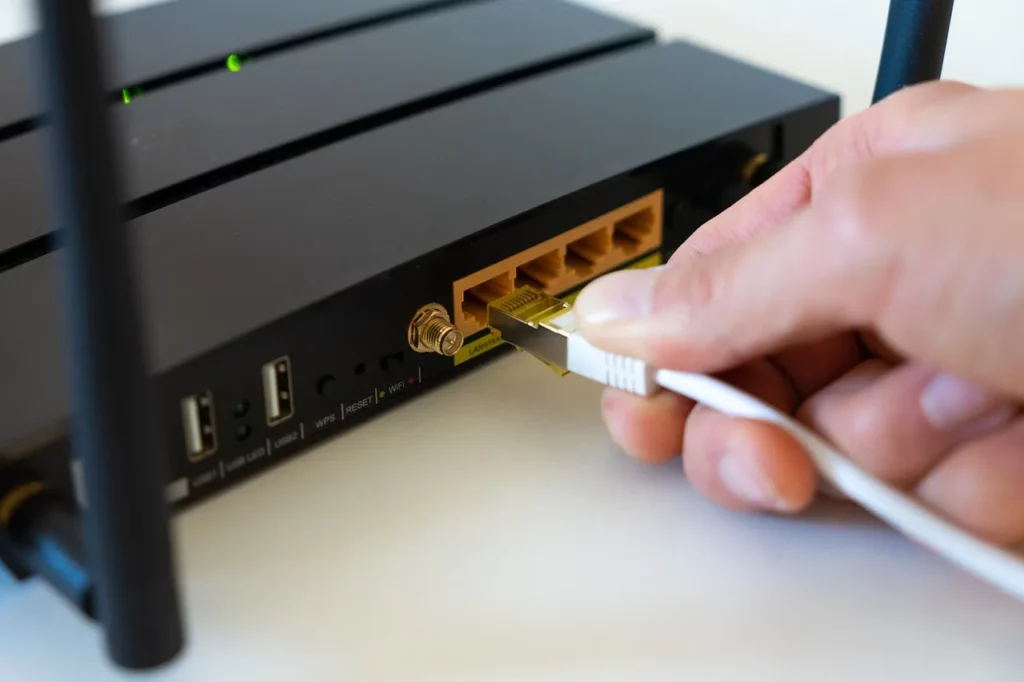 podłączanie kabla ethernet do routera